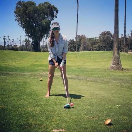 Sheena Parveen  playing golf while barefooted.